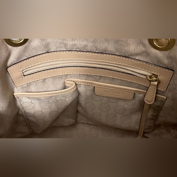 Michael Kors Jet Set Tote Bag - Picture 9 of 14